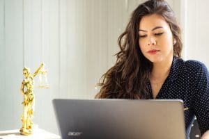 female-lawyer-with-computer